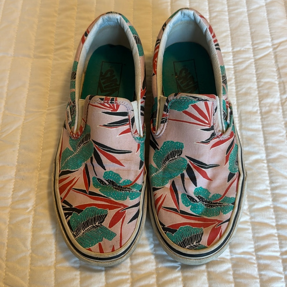 Vans Pink Hawaiian Floral Slip On Sneakers size men’s 7/ women 8.5